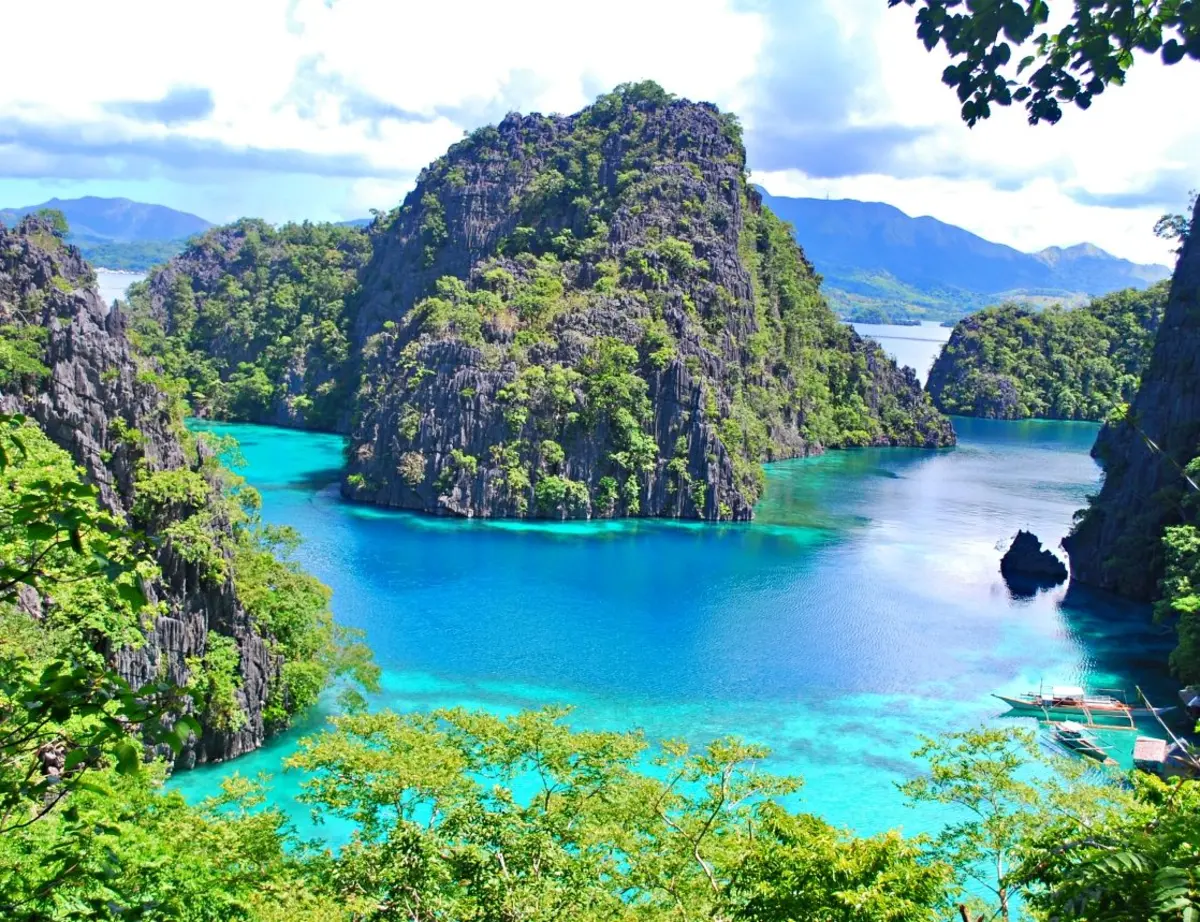 Kayangan Lake